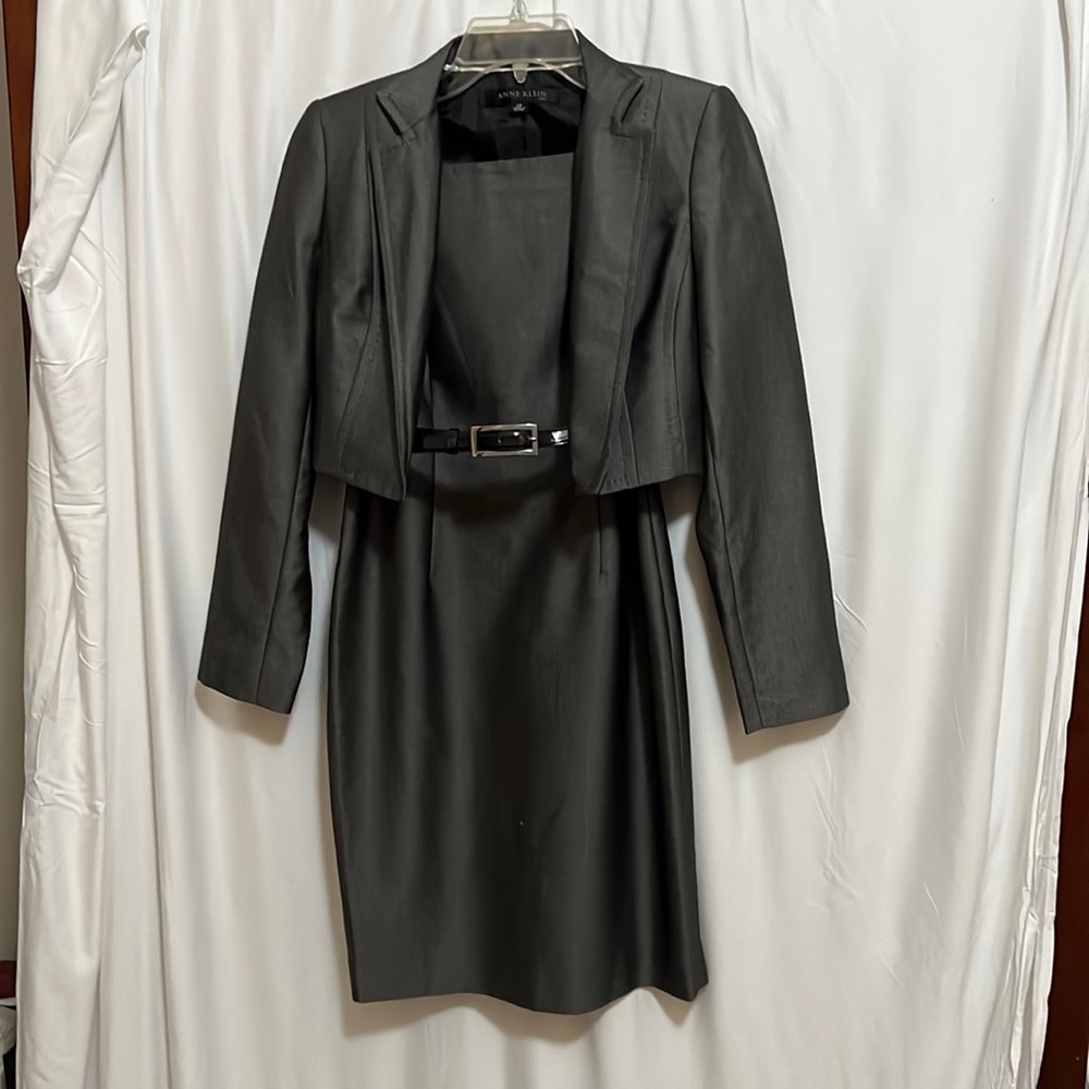 Anne Klein 2-Piece sleeveless sheath dress with a matching Jacket and belt